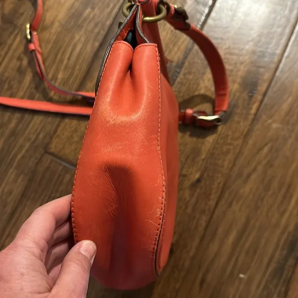 Coach leather purse. Very good used condition! - Picture 7 of 8